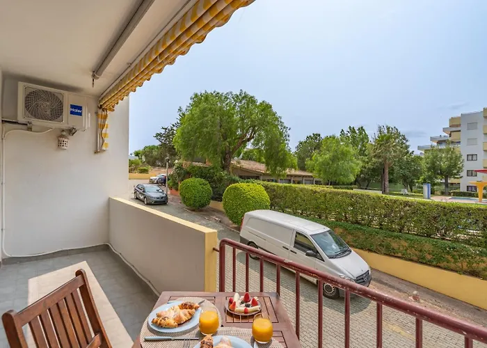 Hostwise - Sunny Flat Near Da Rocha