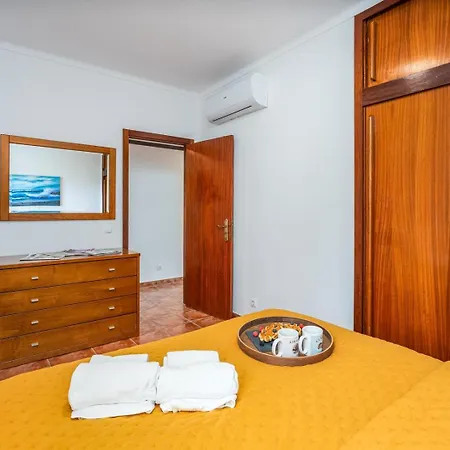 Апартаменты Hostwise - Sunny Flat Near Da Rocha Портиман
